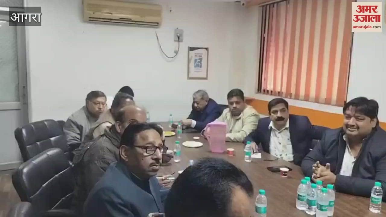 Jam being caused due to keeping of goods in front of the shop main reason for the jam was revealed in dialogue