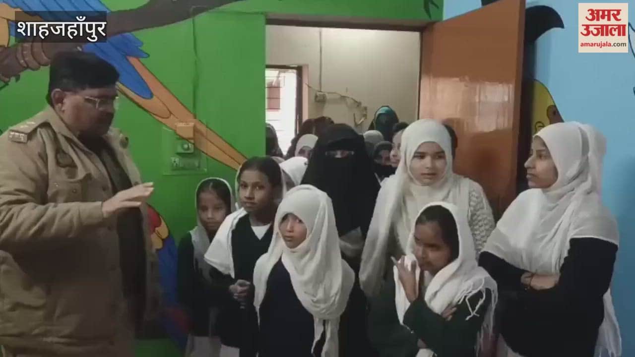 students visited the women's police station in Shahjahanpur