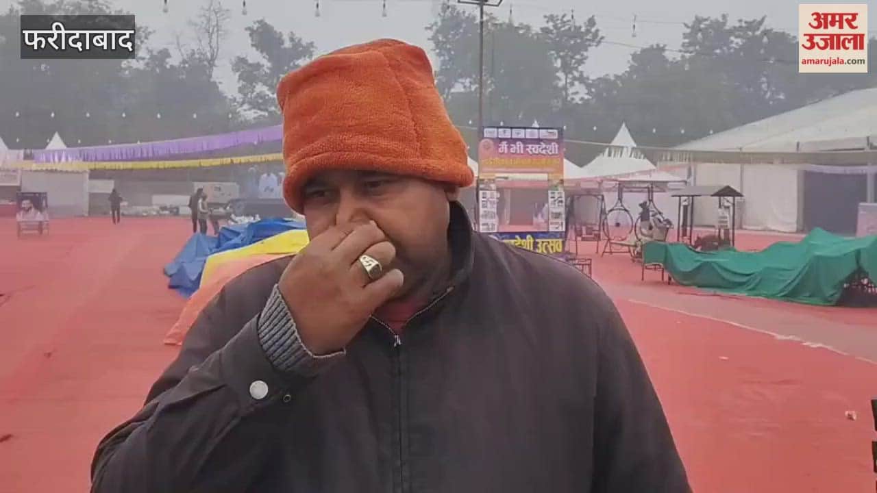 Pottery items are proving very popular among visitors Saras Fair in Faridabad