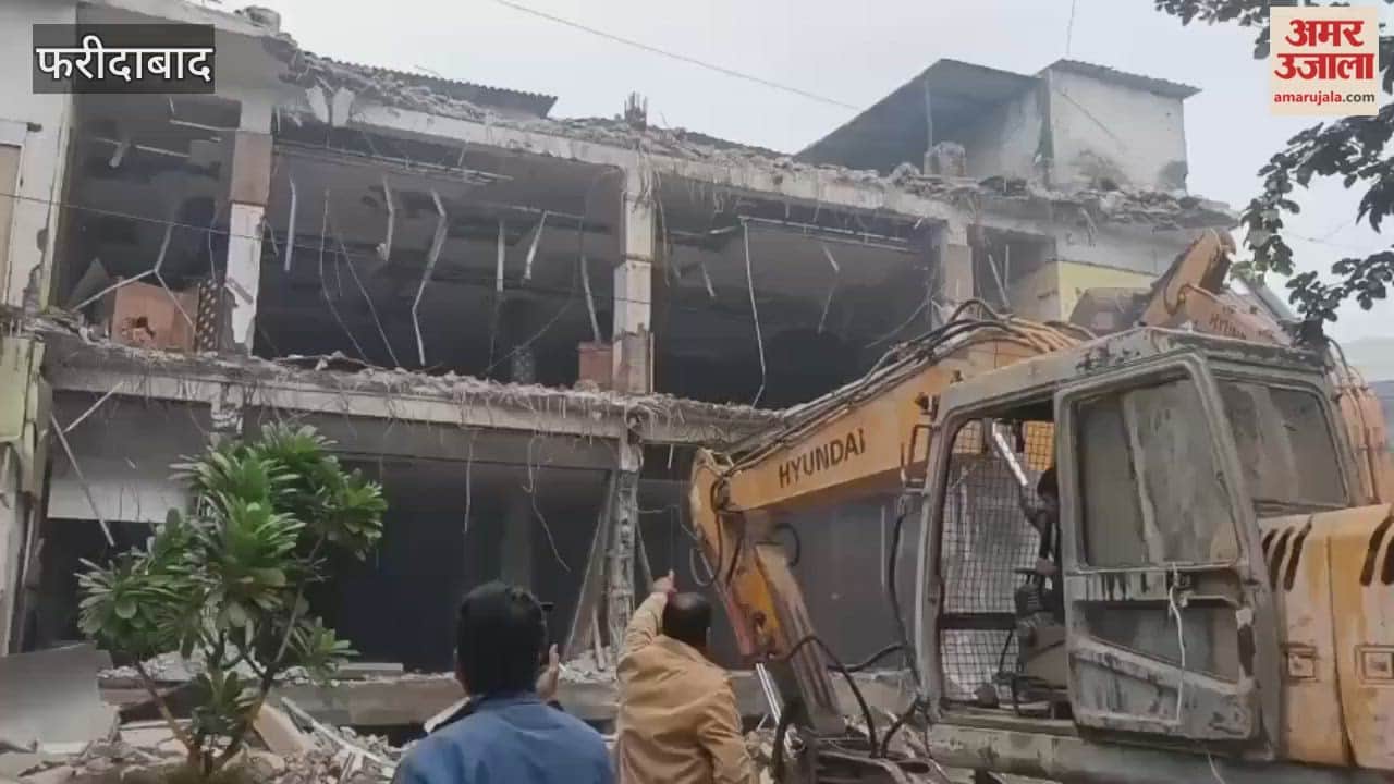municipal corporation demolished illegally constructed building in Faridabad