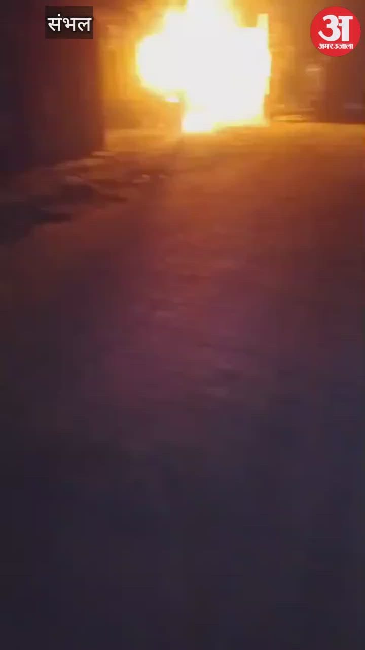 आग लगने पर धू धूकर जला ट्रक