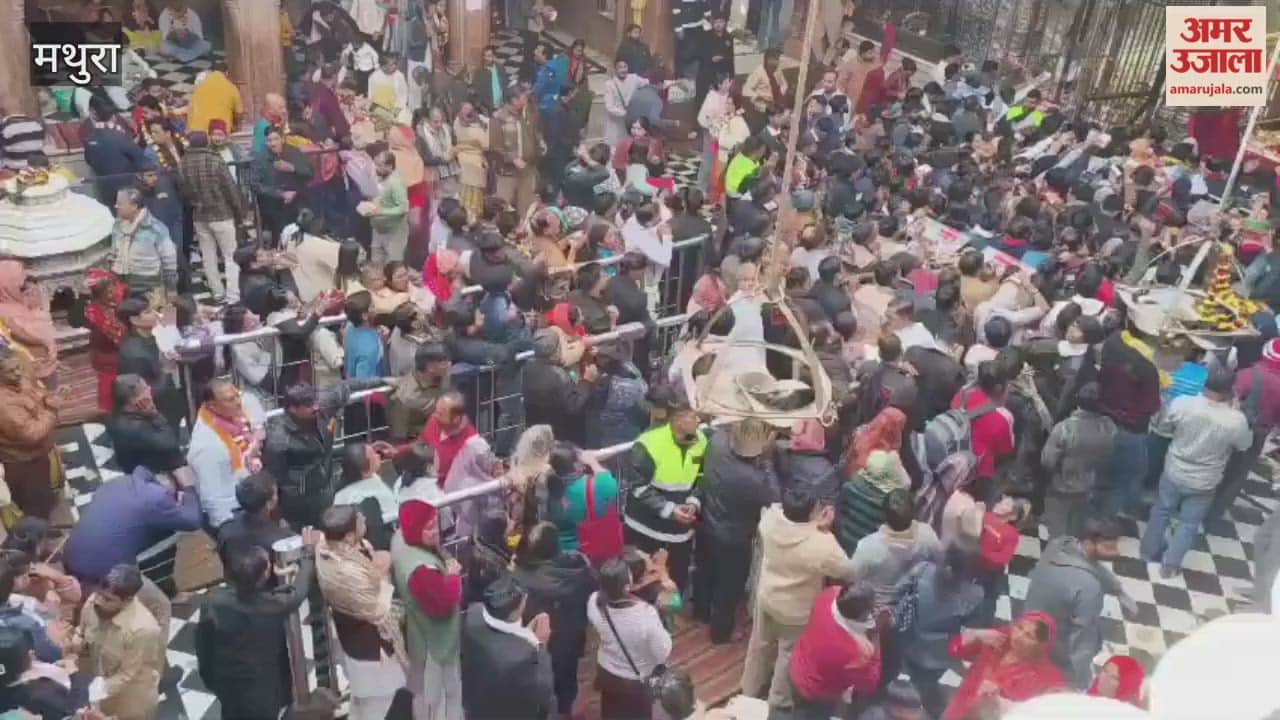 huge crowd gathered in banke bihari mandir on vaikuntha ekadashi