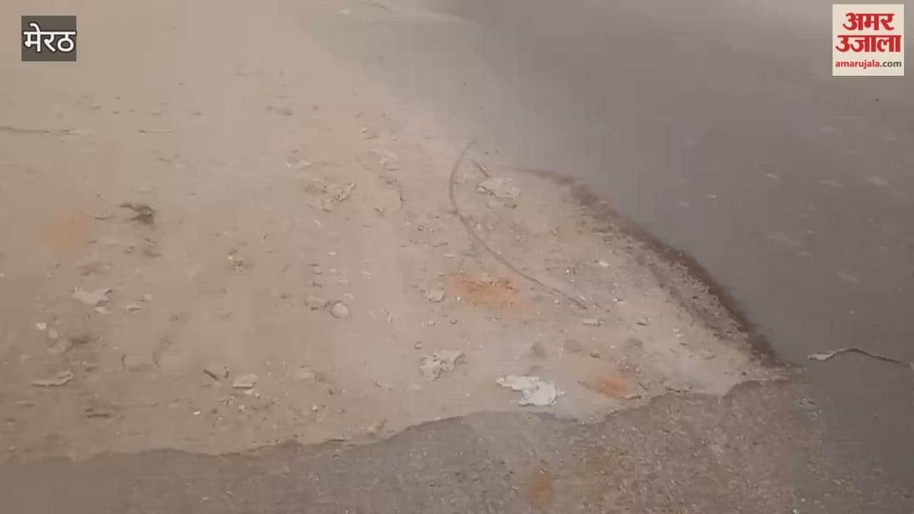 Meerut: Dense fog and potholes are adding to people's problems, leading to frequent accidents.