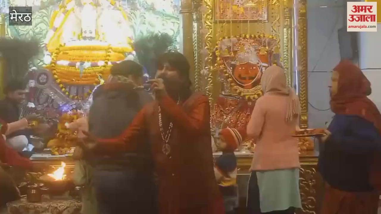 A devotional singing session (kirtan) was held at the Shri Khatu Shyam Balaji Salasar Sai Temple, and devotees danced to the hymns.