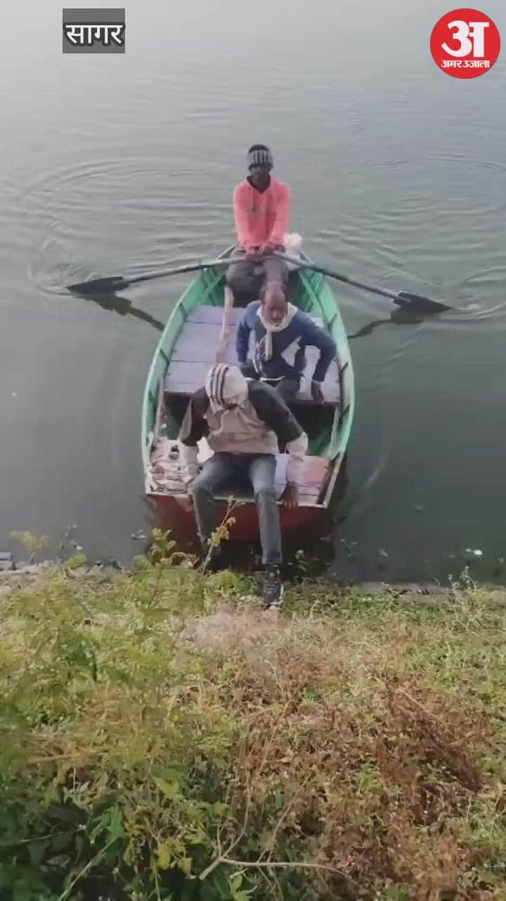 Sagar News: A man fell into Lakha Banjara lake; his life was saved in the morning.