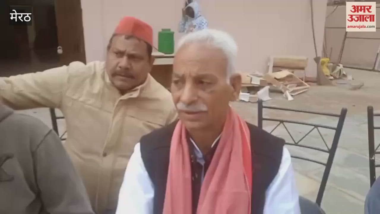 Meerut: Raj Narayan's death anniversary was celebrated at the SP office located at Jail Chungi, flowers were offered