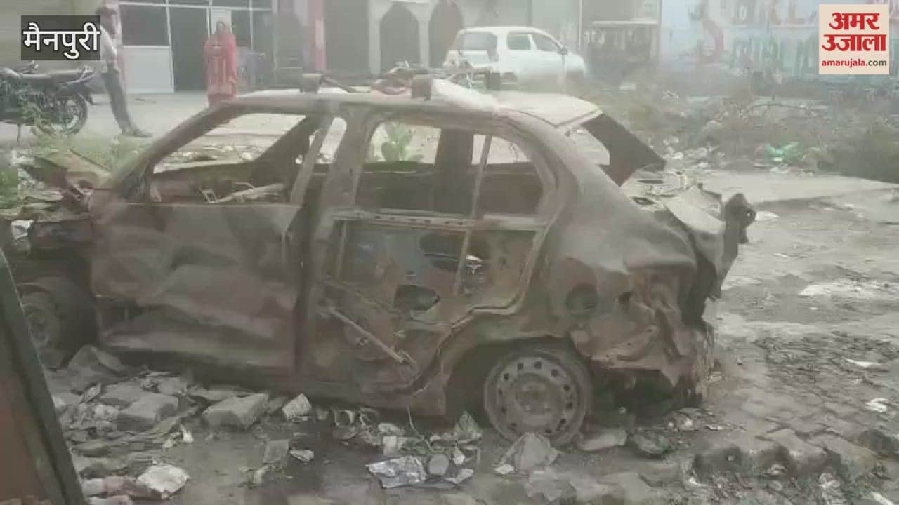 Burnt Car at Gopinath Bus Stand Remains a Mystery for Two Years in Mainpuri