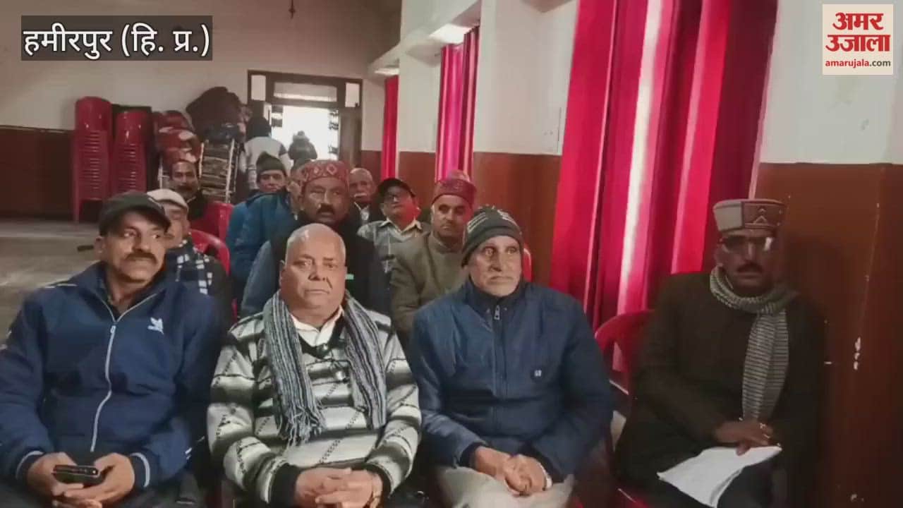 Hamirpur Ashok Purohit said that the government is treating transport pensioners unfairly