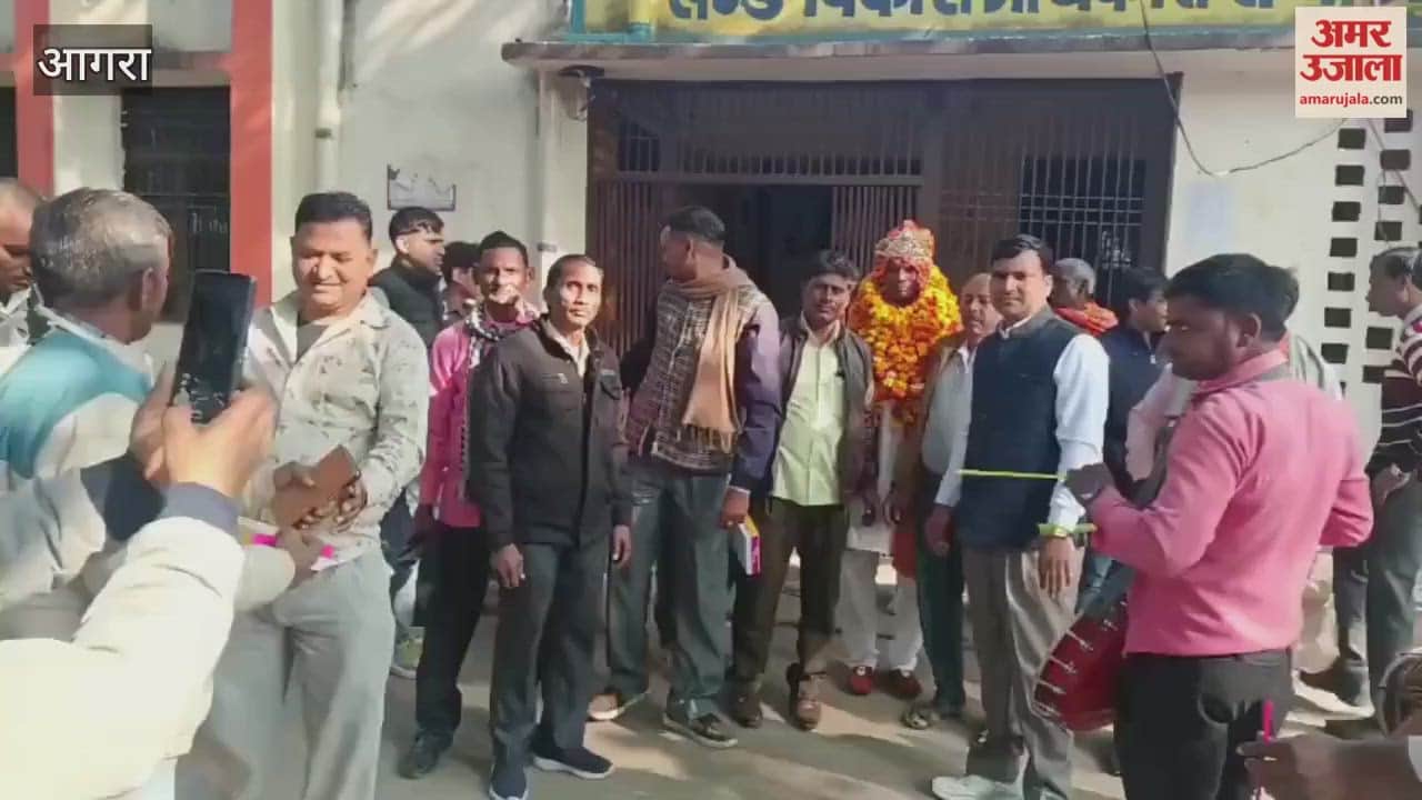 Corona Warrior Panchayat Employee Given Emotional Farewell on Retirement