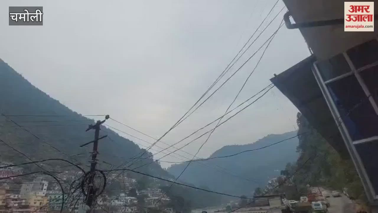 Karnaprayag: The weather has changed, dark clouds have gathered in the sky.