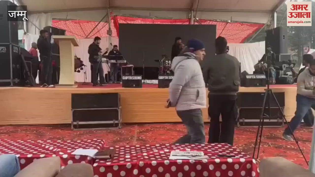 Jammu: Winter Carnival in full swing at Patnitop, artists enthralled the audience