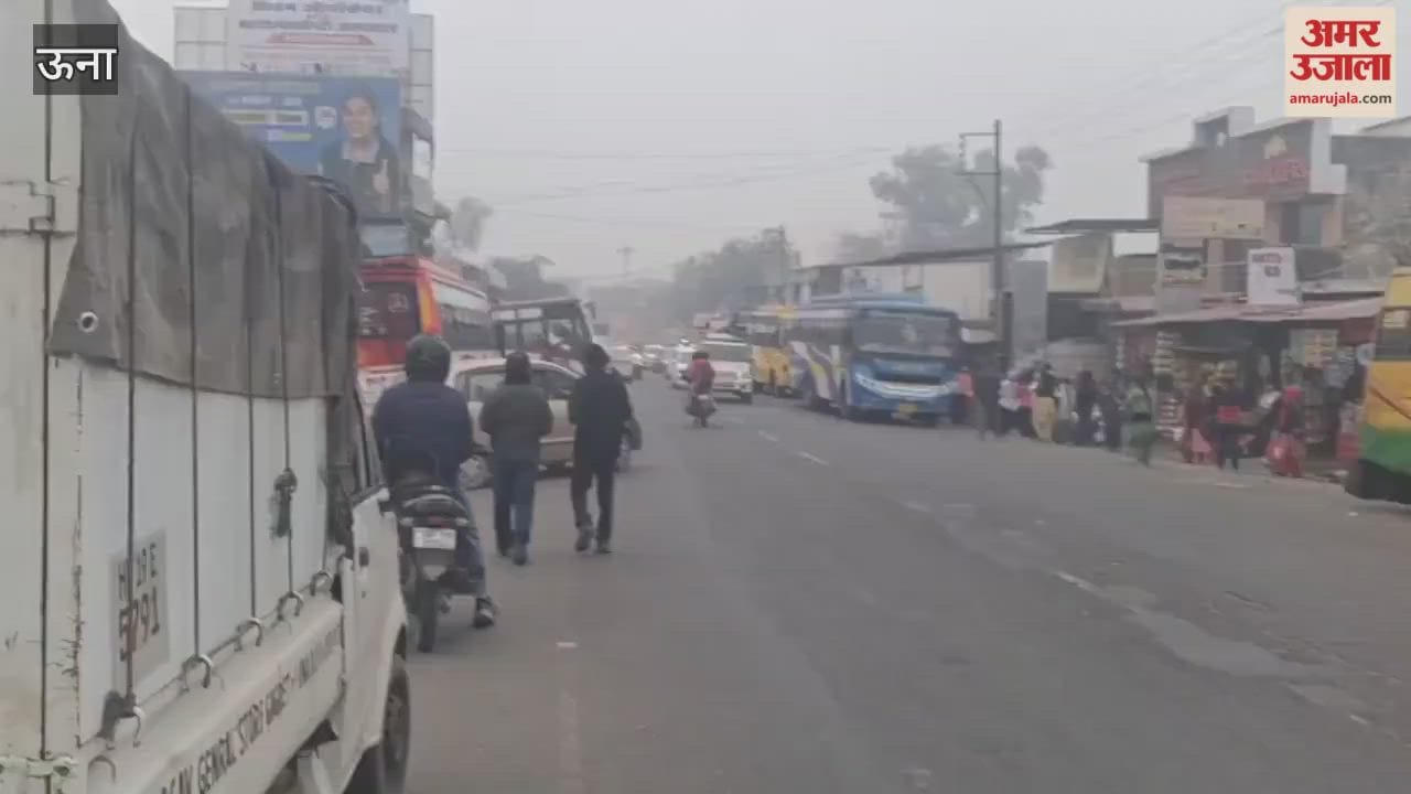 Una Fog blanketed the district throughout the day on Wednesday increasing the chill and raising hopes of rain among the people