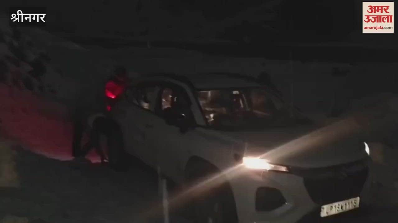 Tourists enjoying live Snowfall at sonamarg during new year celebration