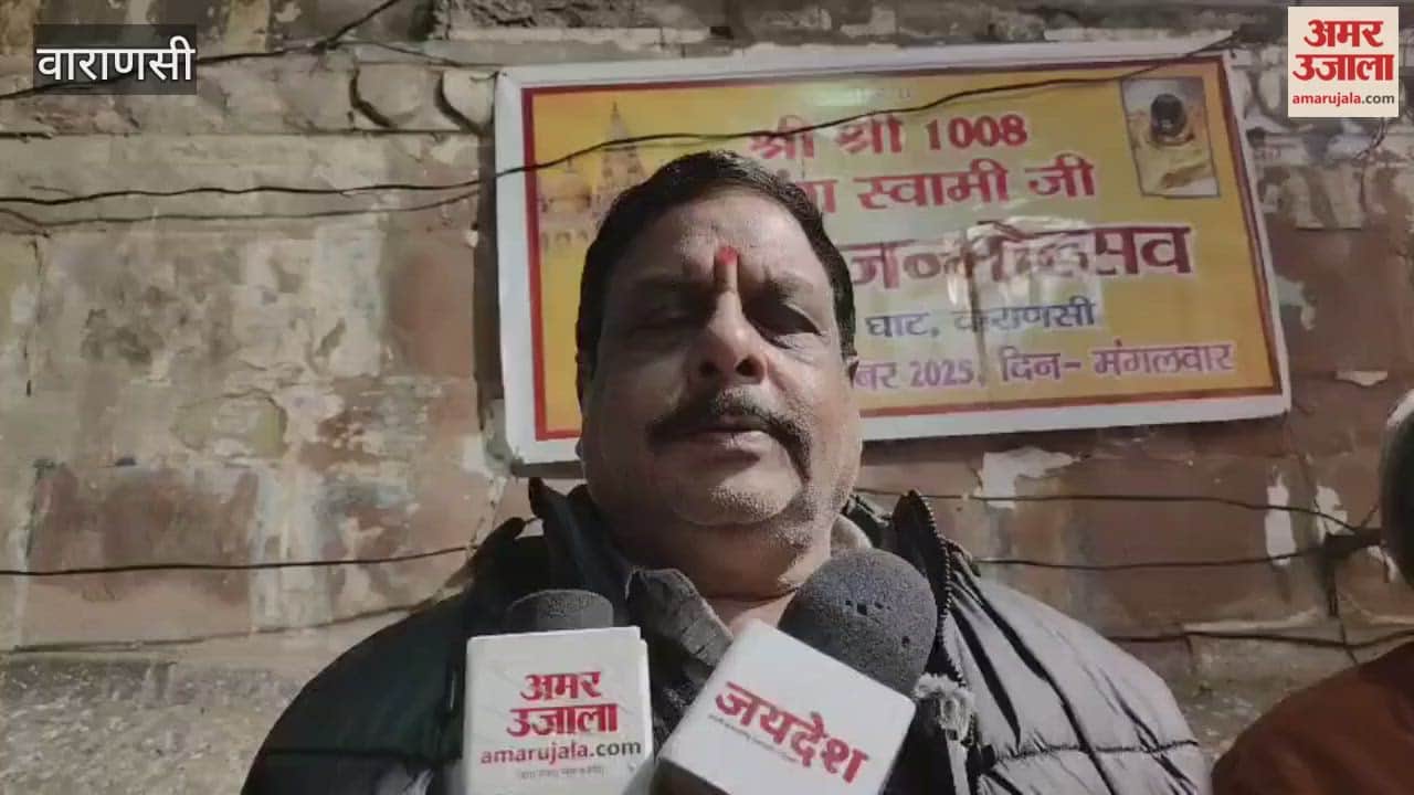 Silver palanquin in Kashi Devotees thronged to witness procession of Tailang Swami