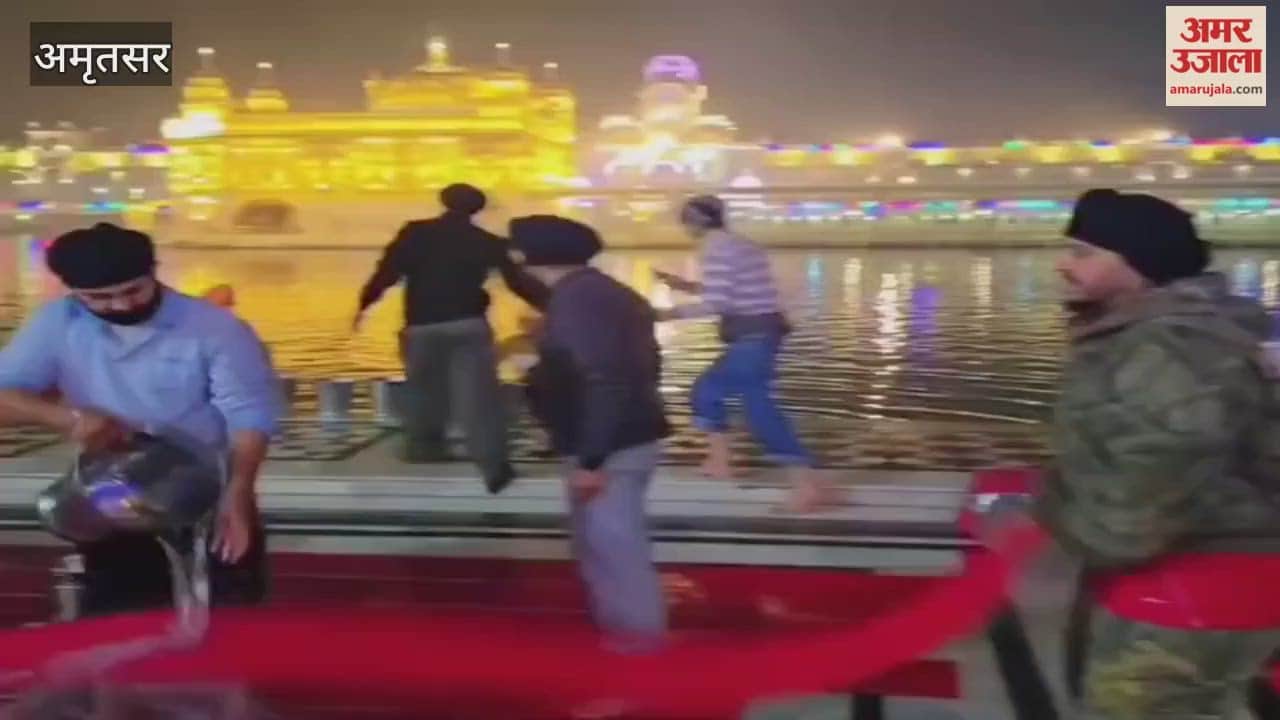Singer Jazzy B performed service at Sri Harmandir Sahib in Amritsar.
