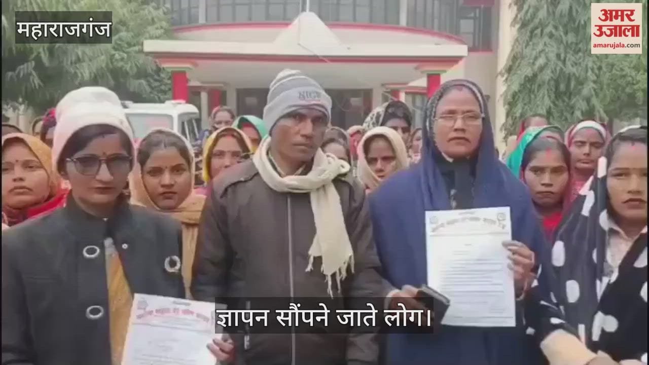 Women mates submitted a memorandum to the DM regarding various problems.