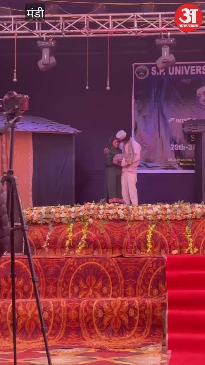 Mandi The theater category of the inter-college youth festival has begun in Dharampur