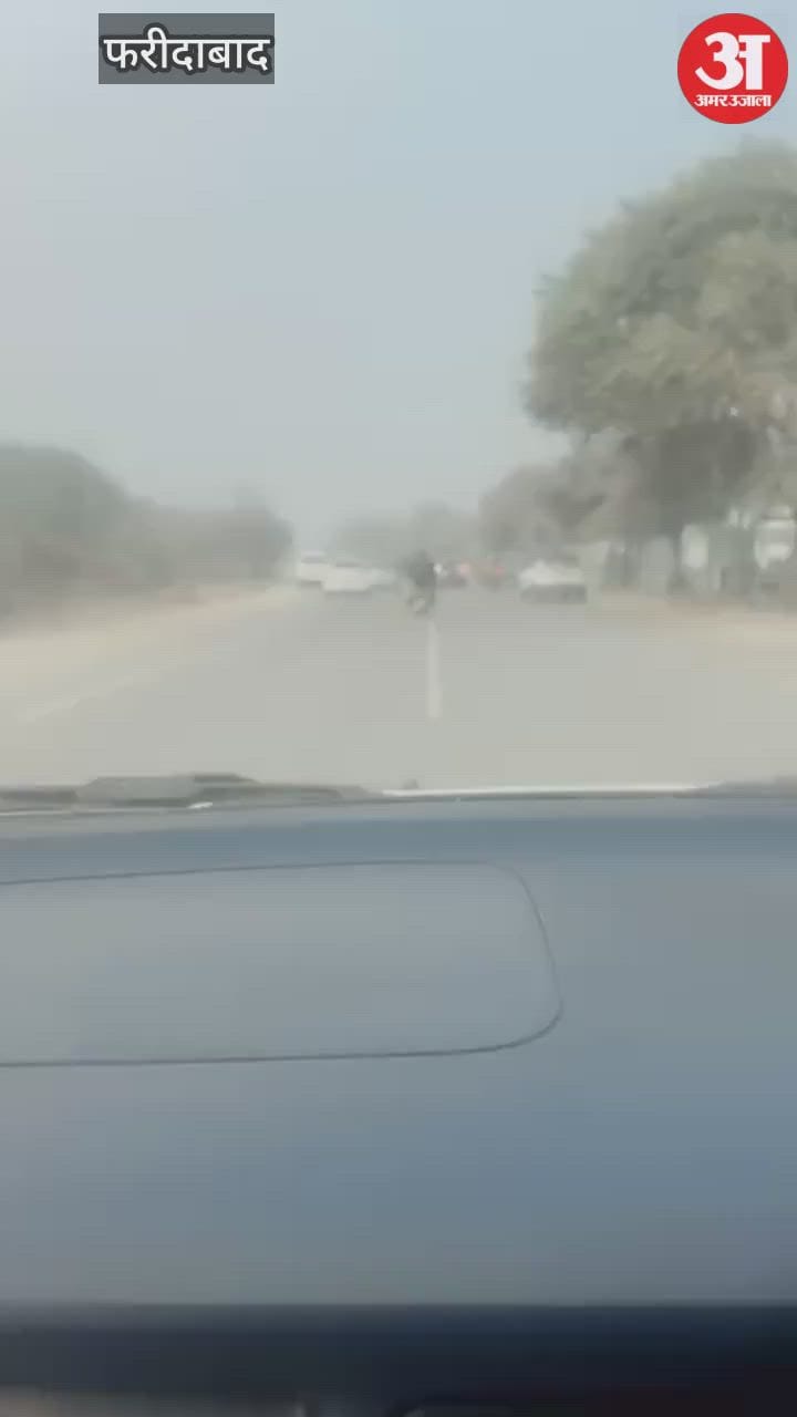 ग्रेटर फरीदाबाद के निजी स्कूल के छात्रों ने यातायात नियमों की उड़ाईं धज्जियां