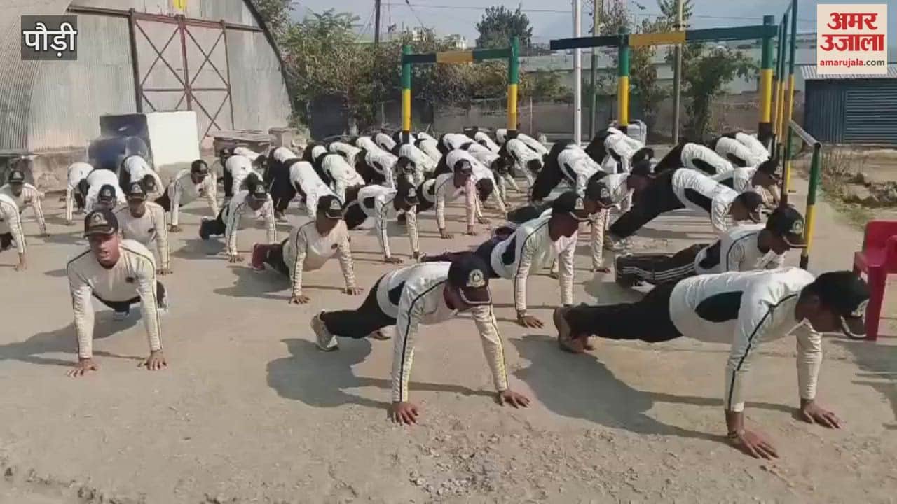 Srinagar: In the biting cold, young men from Garhwal are preparing for the Agnipath recruitment drive.