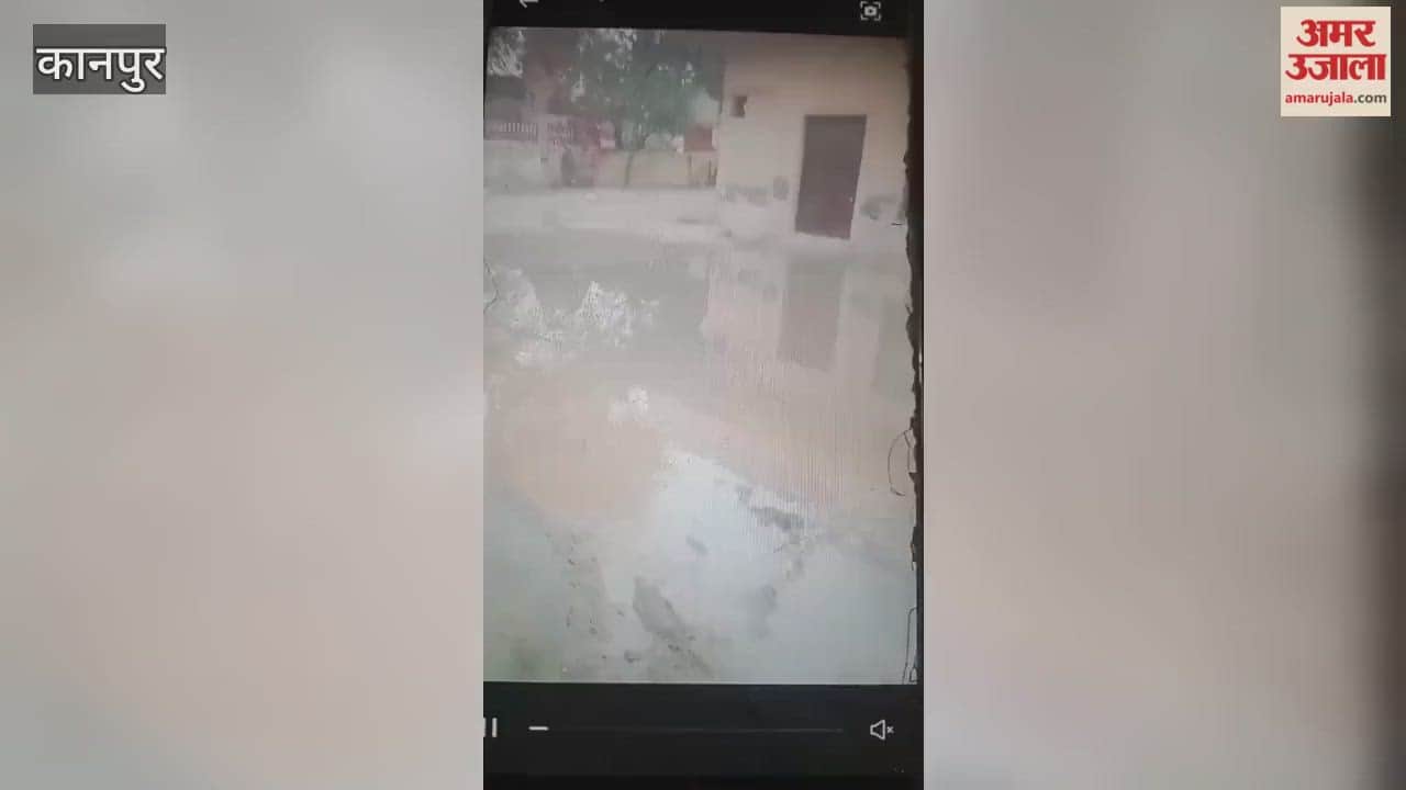Kanpur: Water flows all day from a leaking pipeline in Gujaini