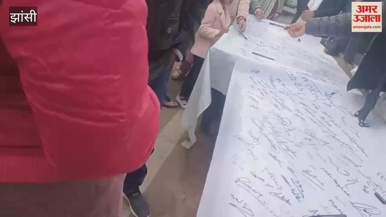 Signature campaign launched to save the old building of Jhansi Railway Station