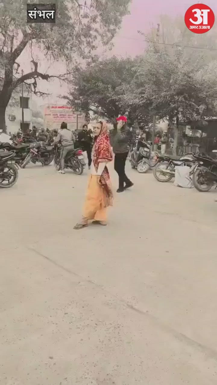 गुन्नौर सीएचसी में कमरिया पे यूपी हिलाइले गाने पर डांस करते महिला का वीडियो वायरल