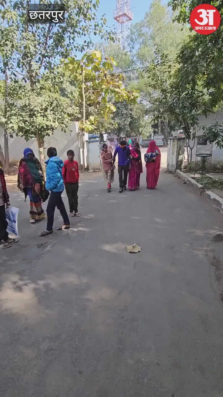 Chhatarpur News: दबंगों ने युवक को बंधक बनाकर बेरहमी से पीटा, परिवार ने एसपी ऑफिस में दिया आवेदन