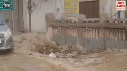 The city is in a dilapidated state, with unfinished construction projects scattered everywhere, including roads and drainage systems.