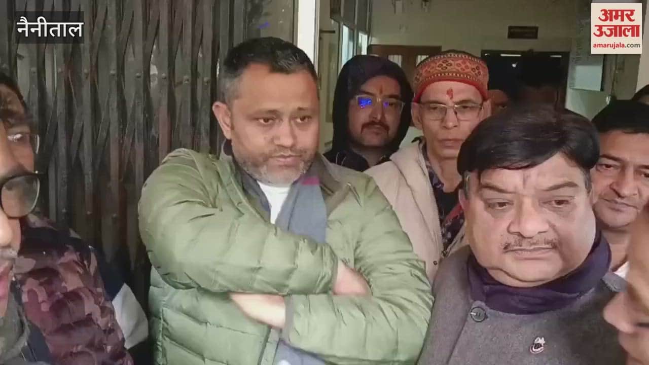 traders staged a protest at the Mandi office in haldwani