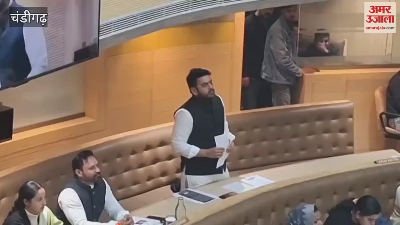 Chandigarh Municipal Corporation meeting Congress councilor Sachin Galav raised important issues