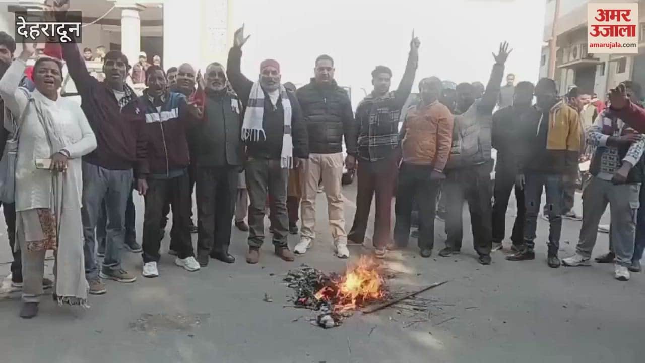 Dehradun: Sanitation workers protest against the removal of employees by a councilor.