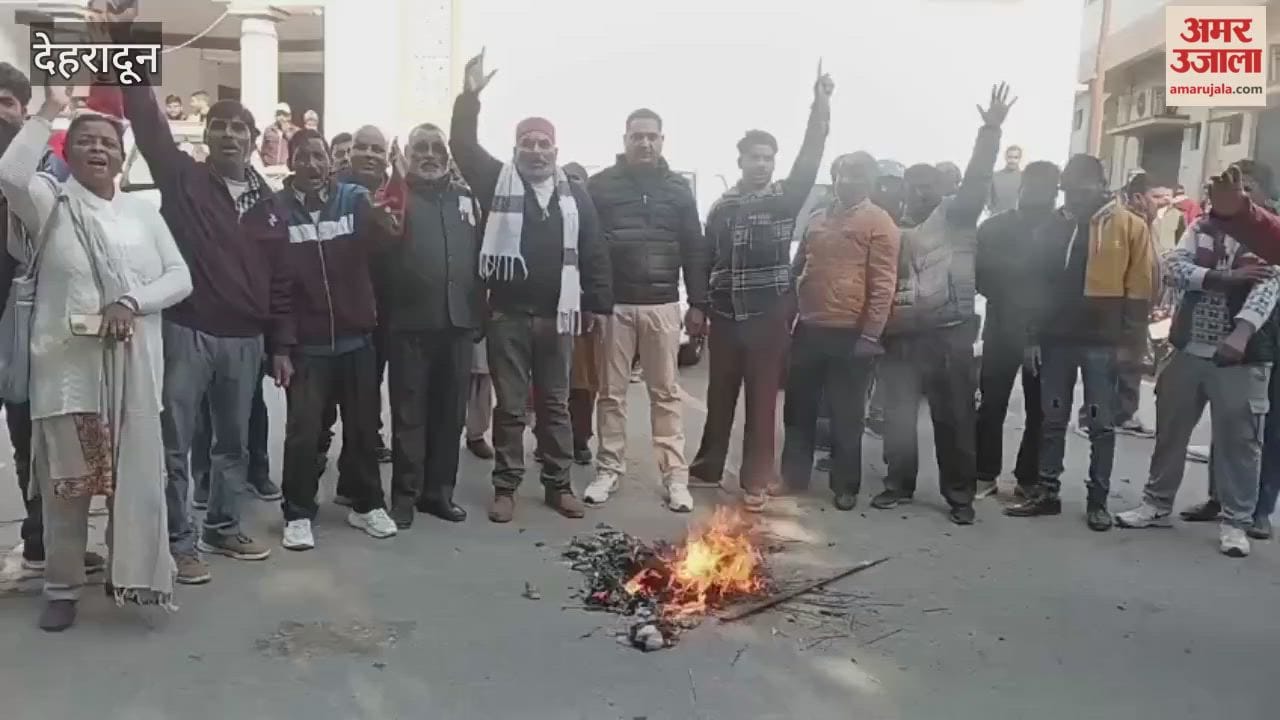 Dehradun: Sanitation workers protest against the removal of employees by a councilor.