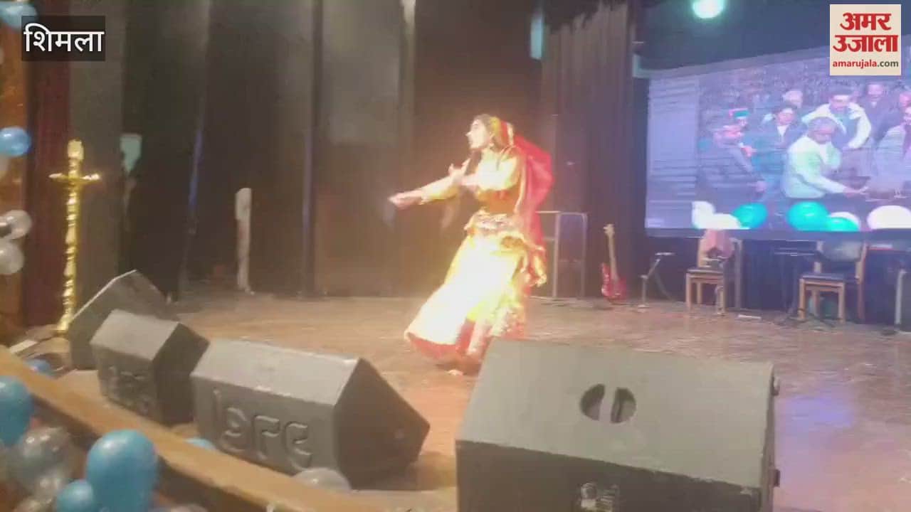 Shimla: At Gaiety Theatre, people danced to the song Mat Chhed Sanwariya Paap Lage Naati