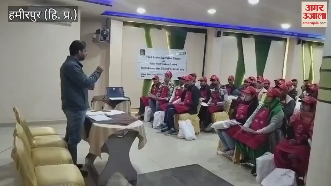 Hamirpur Street vendors were given training
