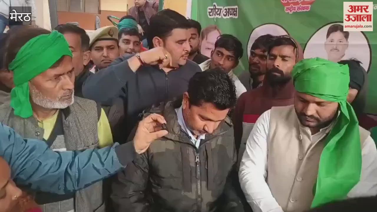 Meerut: Bhakiyu Tomar staged a sit-in at the Tehsil premises in Mawana, raising these demands