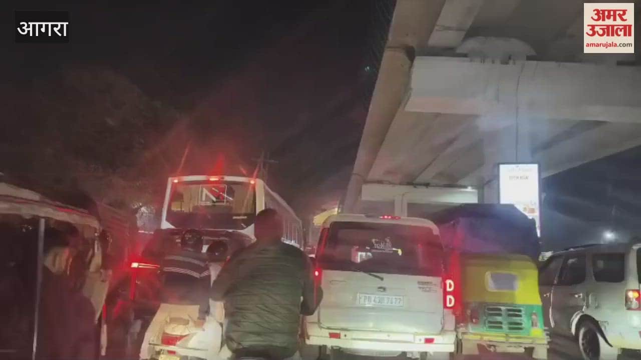 Traffic jam on Fatehabad Road, long queues of vehicles formed
