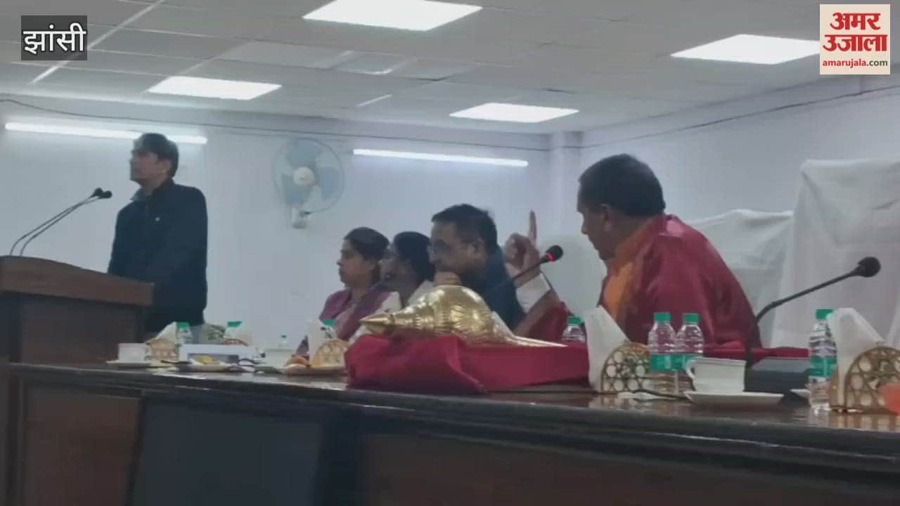 The mayor said in the municipal house – the entire Jhansi is troubled by the Jal Nigam, the roads have been ruined due to digging, even water is not coming.