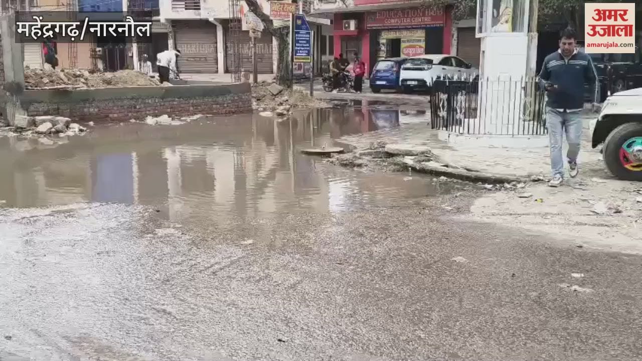 Waterlogging on the road near Peer Baba in Narnaul, causing problems for motorists