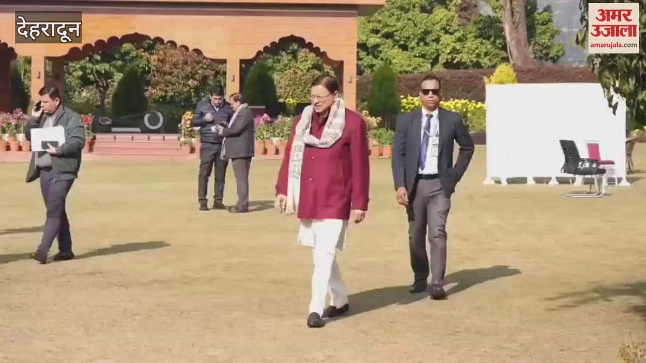 CM Dhami launched a campaign to plant four thousand tulips of 17 different varieties, and was the first to plant the saplings himself.