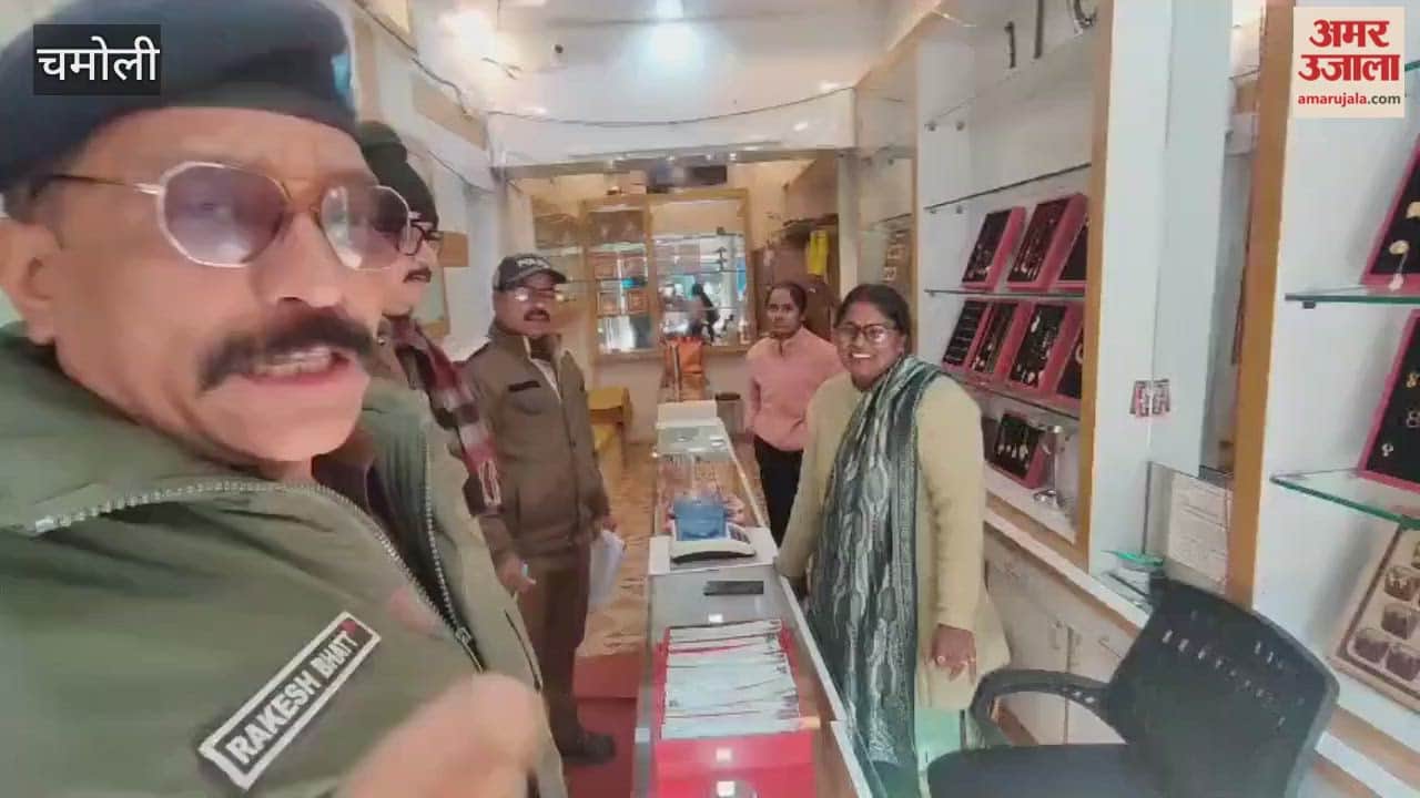 Karnaprayag:  Considering security concerns, the police inspected the town and instructed shopkeepers to install CCTV cameras.