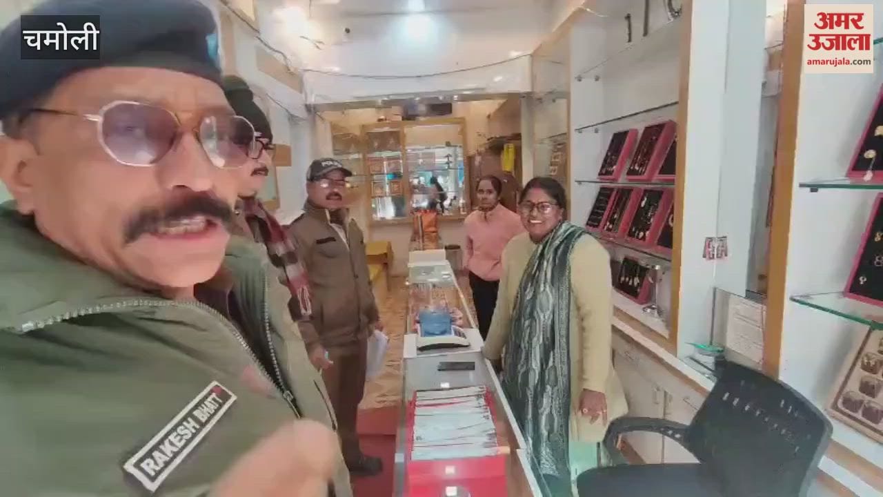 Karnaprayag:  Considering security concerns, the police inspected the town and instructed shopkeepers to install CCTV cameras.