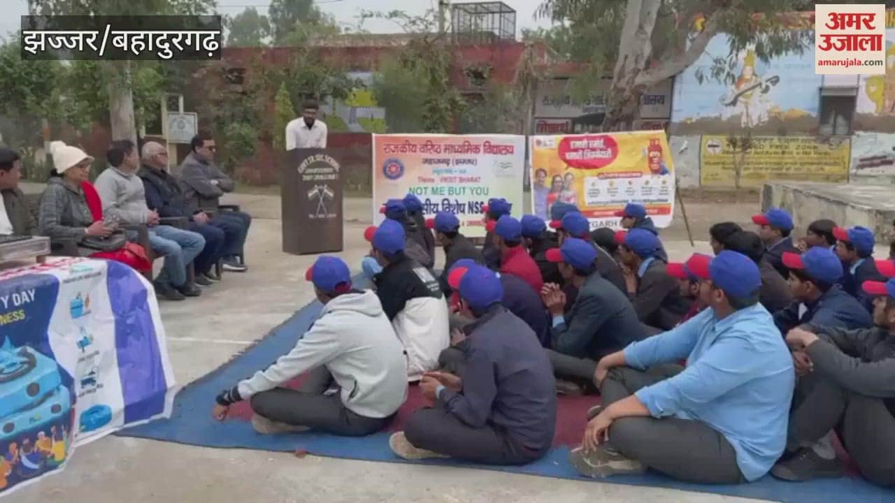 Volunteers in Jhajjar were given information on how to use gas cylinders
