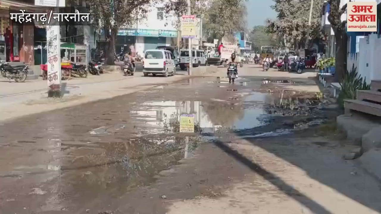 municipality forgot to build a drain on Majra Chungi Road in Mahendragarh, and residents are facing difficulties