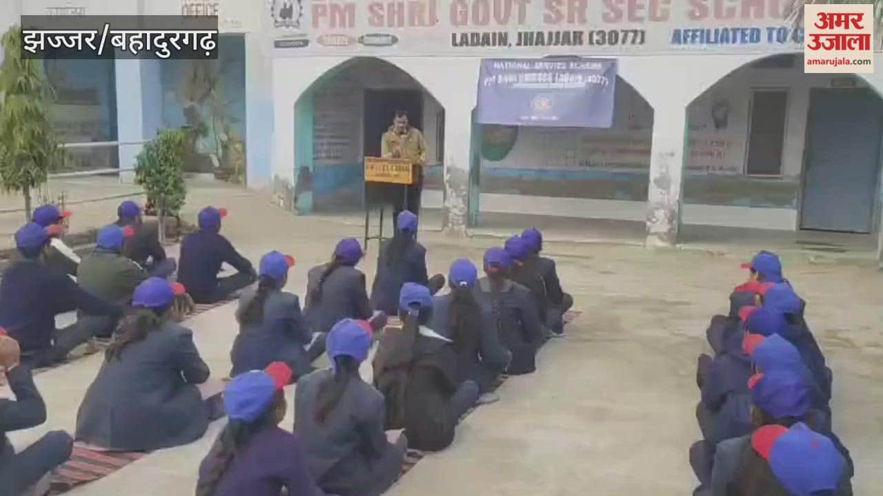 Students in Salhawas, Jhajjar were made aware of environmental pollution.
