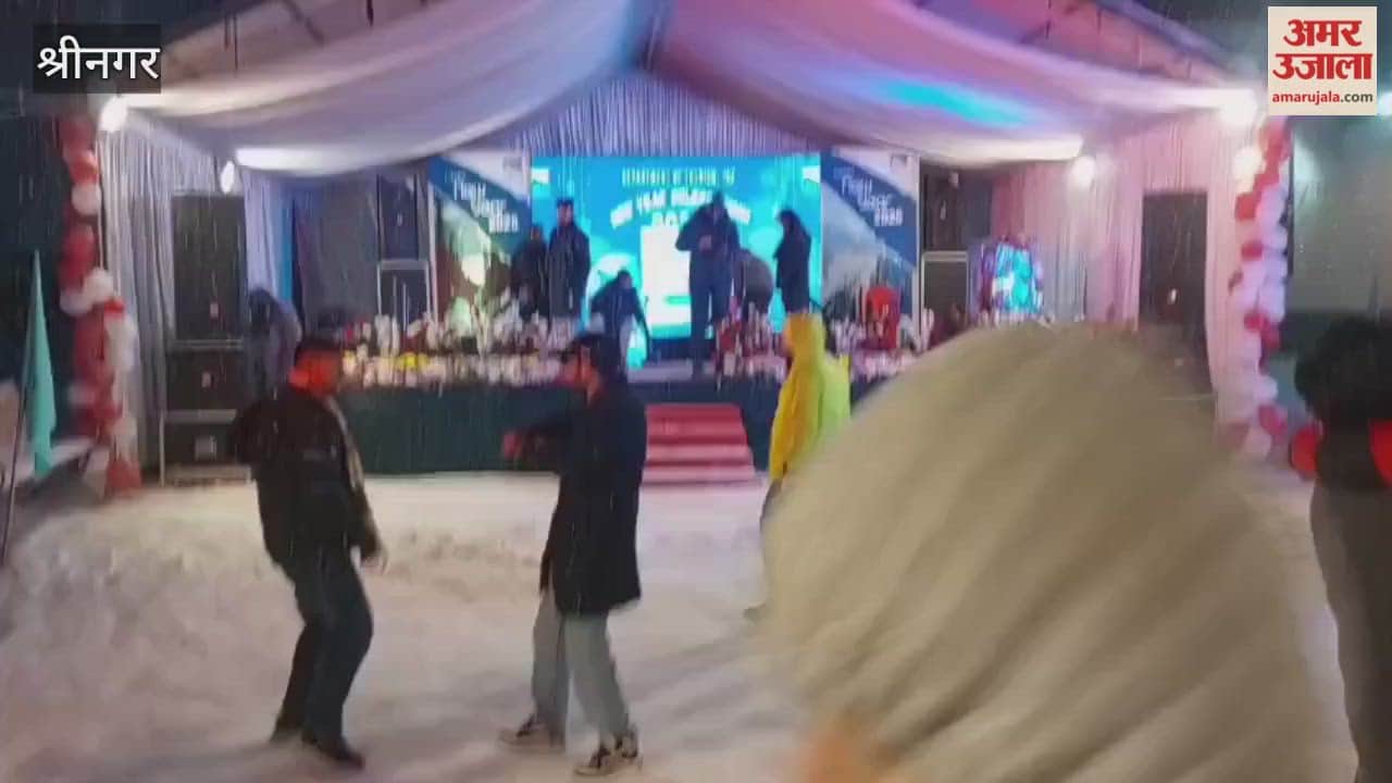 Snowfall: Tourists enjoying snowfall in Sonamarg on New Year 2026