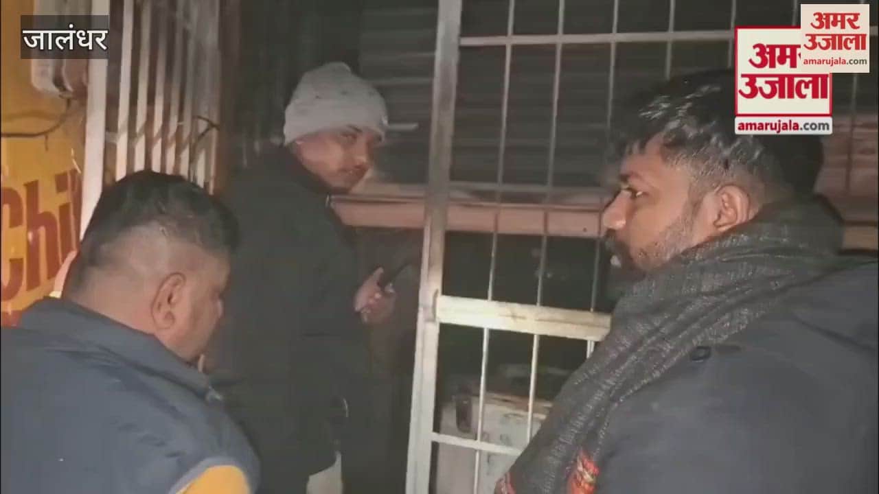 A fire broke out at a liquor store in Jalandhar; the salesman narrowly escaped.