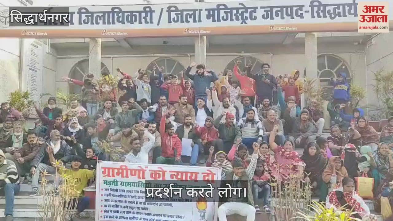 Protested against the railway underpass, 200 villagers arrived in tractor-trolleys.