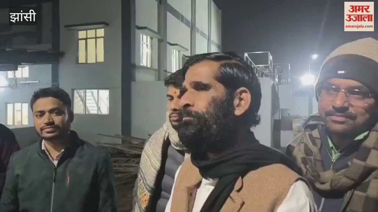 Jhansi: Garautha MLA Jawahar Lal Rajput inspected the water plant.