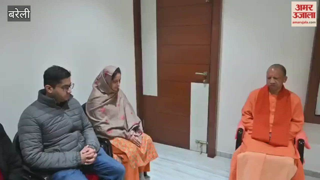 CM Yogi met with the family of the late MLA in Bareilly