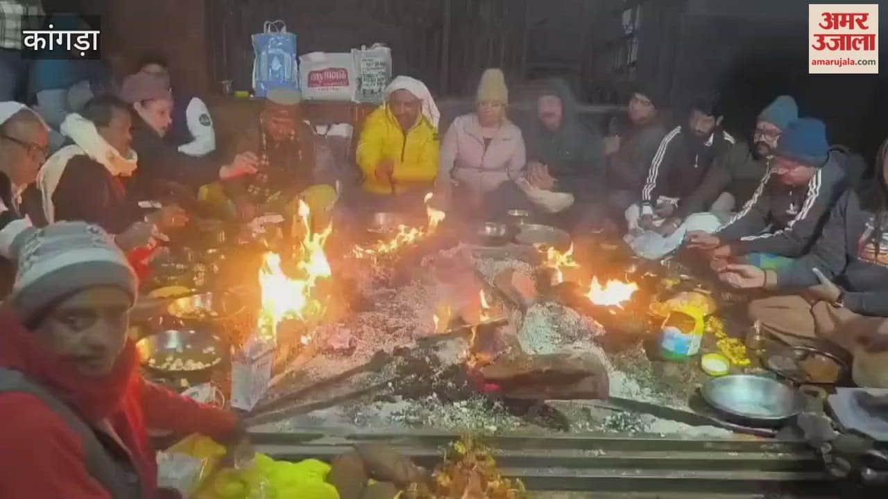 Kangra A surge of devotees flocked to the Jwalamukhi Shakti Peeth on the morning of New Year's Day 2026 as the temple gates opened at 5 AM